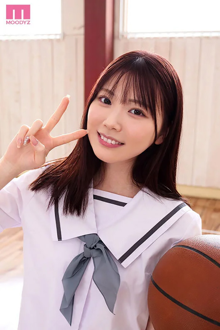 石川澪　練習後のプールサイドで競泳水着の教え子と何度もセックスしたずぶ濡れ不倫愛。