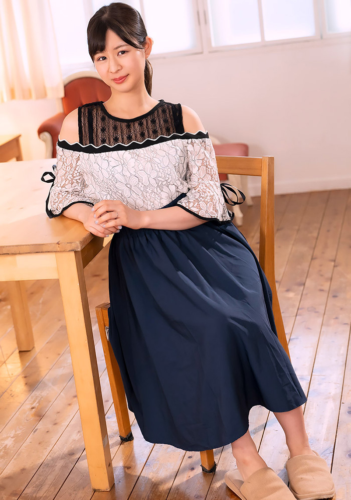 瑞希ゆき　大胆にパパ友を誘惑するヤリマン妻…まんチラの誘惑。