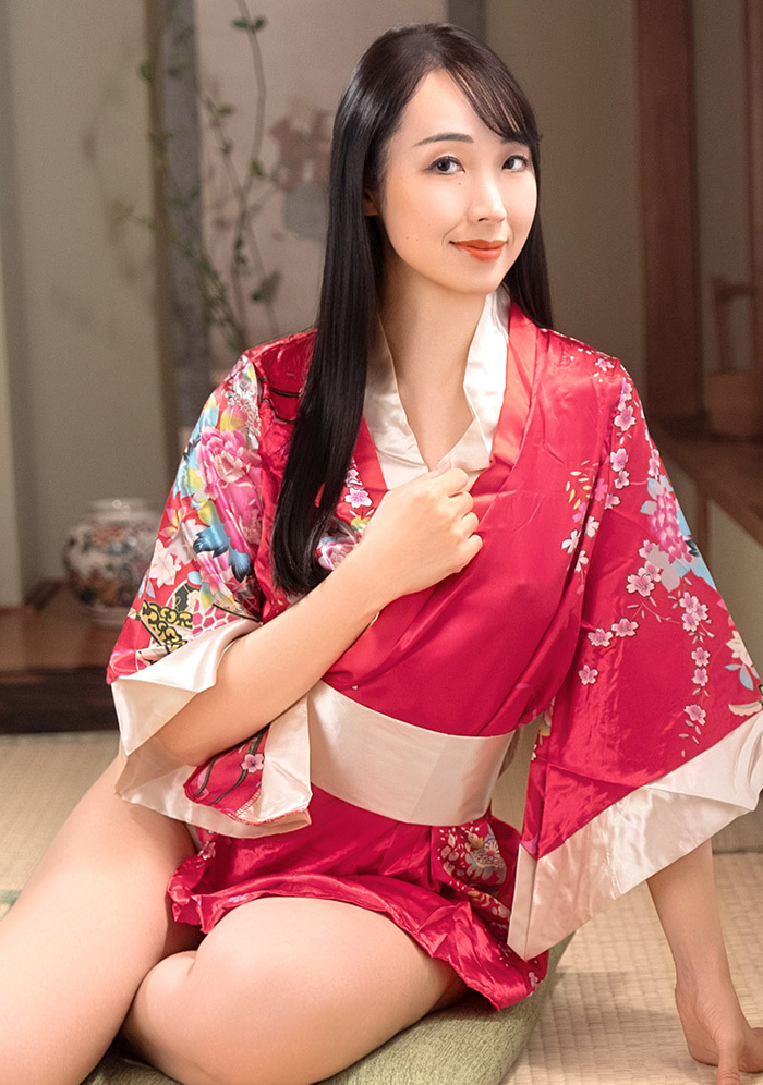 さくらみな　大人気コンパニオンが助平おじさんたちに女体盛りコースの大サービス。